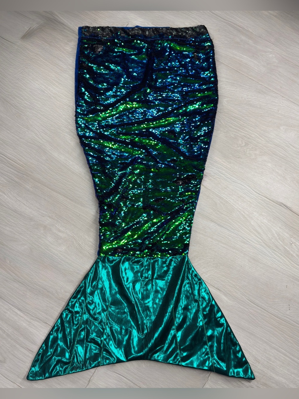 Arizona Jean Co Reversible Sequin Mermaid Tail Blanket Blue Green Plush Throw